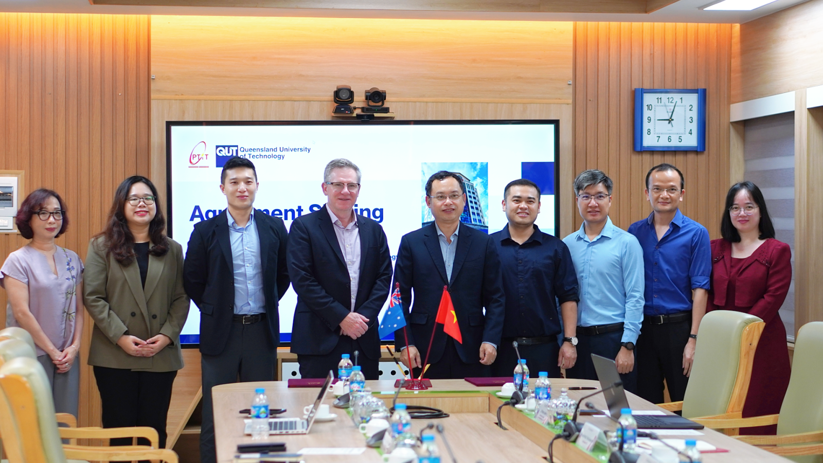 Signing Ceremony of the Cooperation Agreement on Student Transfer in Information Technology between PTIT and Queensland University of Technology (QUT), Australia